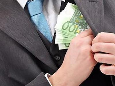 Μπήκε με κοστούμι… και λήστεψε την τράπεζα!