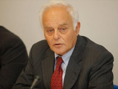 «Δεν θα γίνουν τυφλές απολύσεις»