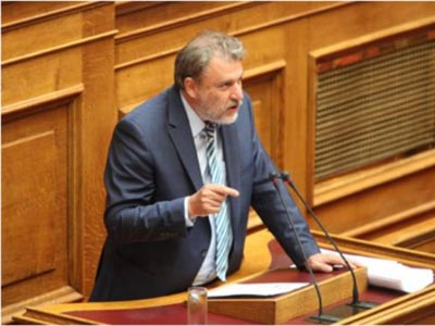 «Η κυβέρνηση στέλνει στην ανεργία χιλιάδες οικογένειες»