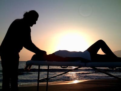 Μπαράζ συλλήψεων για παράνομο εμπόριο και… μασάζ