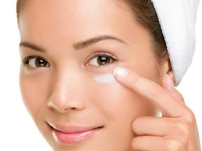 Εξαφανίστε τους μαύρους κύκλους με ένα… κουταλάκι