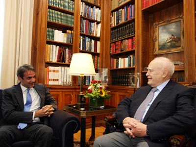 Ο Μητσοτάκης στον Παπούλια για τη διαθεσιμότητα