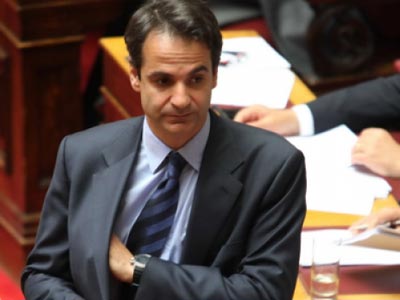 Le Monde για Μητσοτάκη: «Πάρα πολύ δύσκολη η θέση του»