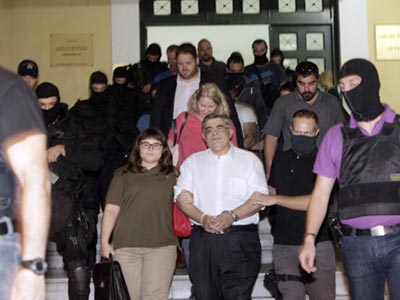 Οι ανακριτές συνδέουν πρόσωπα με γεγονότα