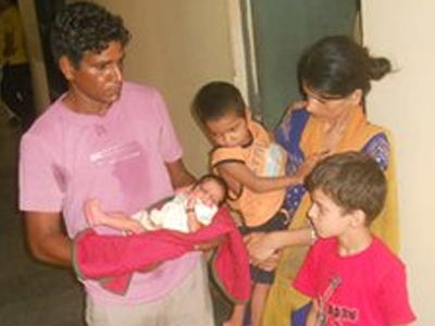 Πούλησαν το μωρό τους για να σώσουν το μεγαλύτερο παιδί