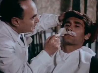 Και μουστάκι θα σε βάλει να κόψεις