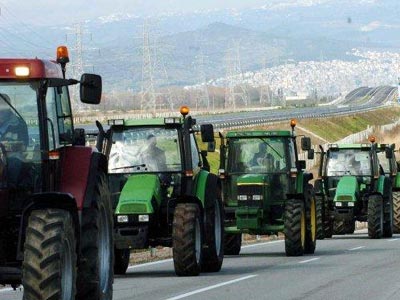 Στον κόμβο της Νίκαιας κατεβαίνουν οι αγρότες