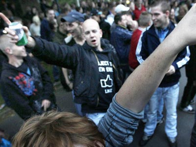 Μια πρόσκληση μέσω Facebook προκάλεσε δεκάδες συλλήψεις και τραυματισμούς