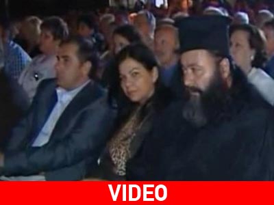 Η σατανική παπαδιά έγινε… τραγούδι! Η σατανική παπαδιά έγινε… τραγούδι!