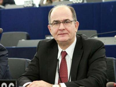 Σε νοσοκομείο των Βρυξελλών ο Παπαστάμκος