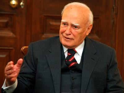 Παπούλιας: «Παρά τις δυσκολίες, η Ελλάδα θα μείνει όρθια»