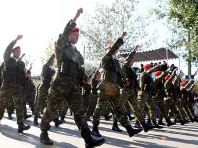 Παρέλαση για πολύ λίγους…