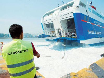 Αναστάτωση στους παραγωγούς από την απεργία των ναυτεργατών