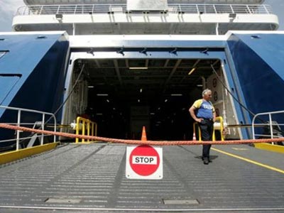 Δεμένα τα πλοία την Τετάρτη