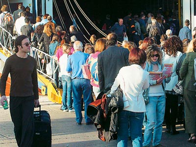 Τα δικαιώματα των επιβατών που ταξιδεύουν με πλοίο ή αεροπλάνο