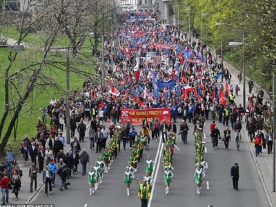 Στα ύψη η εργασιακή εκμετάλλευση στην Πολωνία