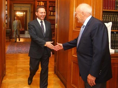 Στον Παπούλια τη Δευτέρα ο Στουρνάρας