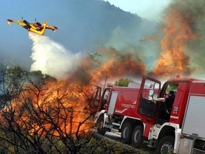 Μεγάλη πυρκαγιά στην Ανάβρα Μαγνησίας