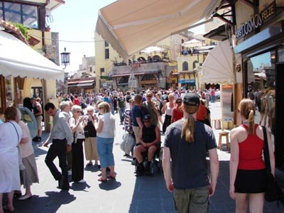 Αυξήθηκε η τουριστική κίνηση στη Ρόδο