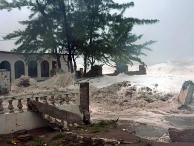 Στην Κούβα ο τυφώνας «Σάντυ» Στην Κούβα ο τυφώνας «Σάντυ»