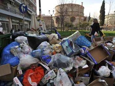 Προκαταρκτική έρευνα για τα σκουπίδια που «πνίγουν» τη Θεσσαλονίκη