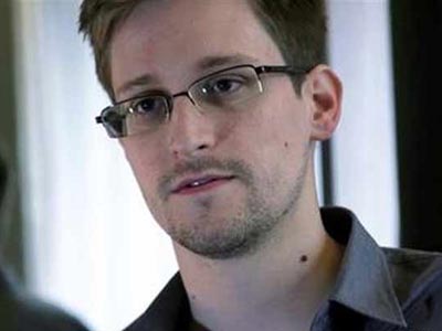 Παραμένει στο αεροδρόμιο της Μόσχας ο Σνόουντεν