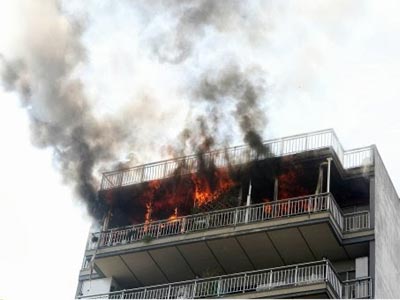 Λιβαδειά: Τους ξύπνησε η φωτιά