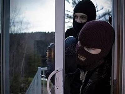 Εισέβαλαν σε σπίτι ηλικιωμένης στο Περιστέρι