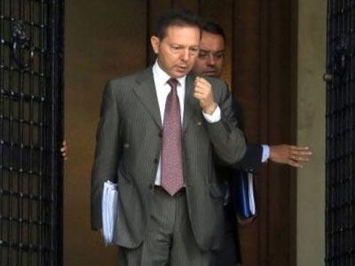 Συνεχίζονται οι συναντήσεις υπουργών με τον Στουρνάρα