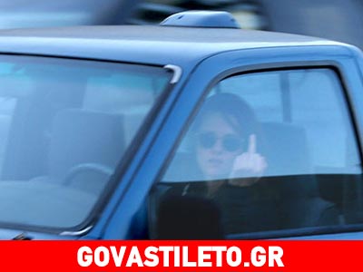 Ποια διάσημη star σήκωσε το μεσαίο της δάχτυλο στους παπαράτσι;