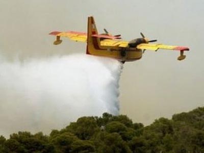 Σε ύφεση η πυρκαγιά στον Σχοινιά