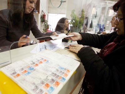 Διακόπτονται από σήμερα οι συντάξεις όσων δεν έχουν ΑΦΜ και ΑΜΚΑ