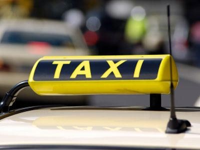 «Έβαλαν στο μάτι» τις εισπράξεις του ταξιτζή