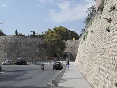 Ηράκλειο: Άνδρας έπεσε από τα Τείχη