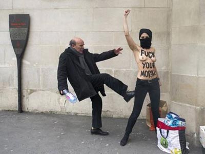 Γυμνόστηθες τζιχάντ