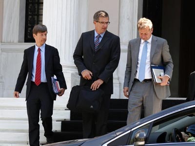 Reuters: Τι θα γίνει αν καθυστερήσει η δόση