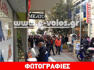 Εορταστική διάθεση και προσφορές στα καταστήματα του Βόλου