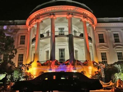 Ο Λευκός Οίκος… βάφτηκε πορτοκαλί για το Halloween