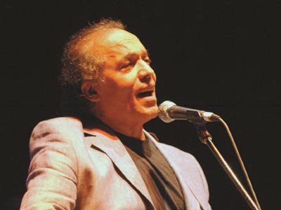 Λάκης Χαλκιάς: Στης πικροδάφνης τον ανθό