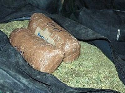 Συνελήφθη ζευγάρι που μετέφερε 164 κιλά χασίς