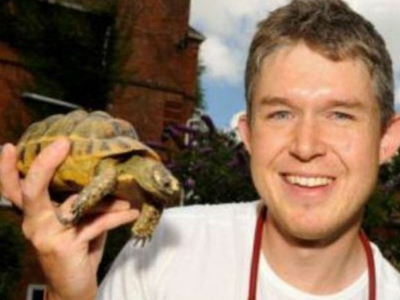 Έσωσε χελώνα με το φιλί της ζωής!