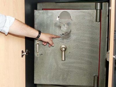 Ένοπλοι επιχείρησαν να αφαιρέσουν χρηματοκιβώτιο