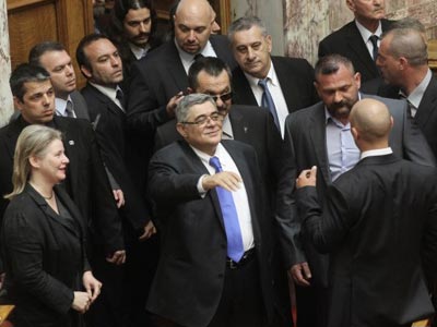 Εκλογές του αέρα με φόντο τη Χρυσή Αυγή