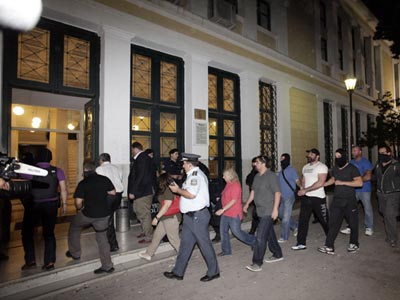 Η πρώτη νύχτα στα κρατητήρια