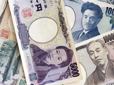 Σε χαμηλό διετίας η ισοτιμία του γιεν με το δολάριο