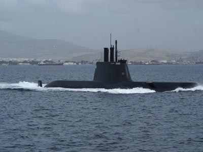 Στην επιφάνεια παραμένουν τα υποβρύχια