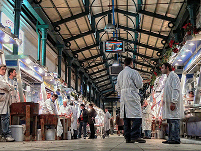 ΕΣΕΕ: Ελαφρώς φθηνότερο φέτος το χριστουγεννιάτικο τραπέζι