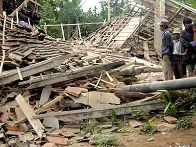 Ινδονησία: Υλικές ζημιές μετά τον ισχυρό σεισμό