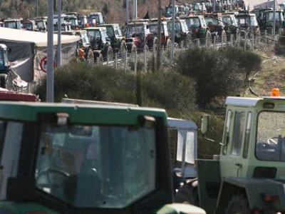Αγρότες Μακεδονίας – Θεσσαλίας: «Βγάζουμε τα τρακτέρ αν δεν πληρωθούμε»