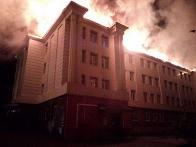 Ουκρανία: Σχολείο τυλίχτηκε στις φλόγες